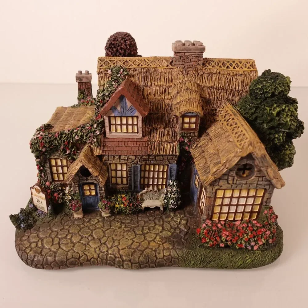 Hawthorne Village Thomas Kinkade Lamplight Tea Room 79985 with Lights and Figure